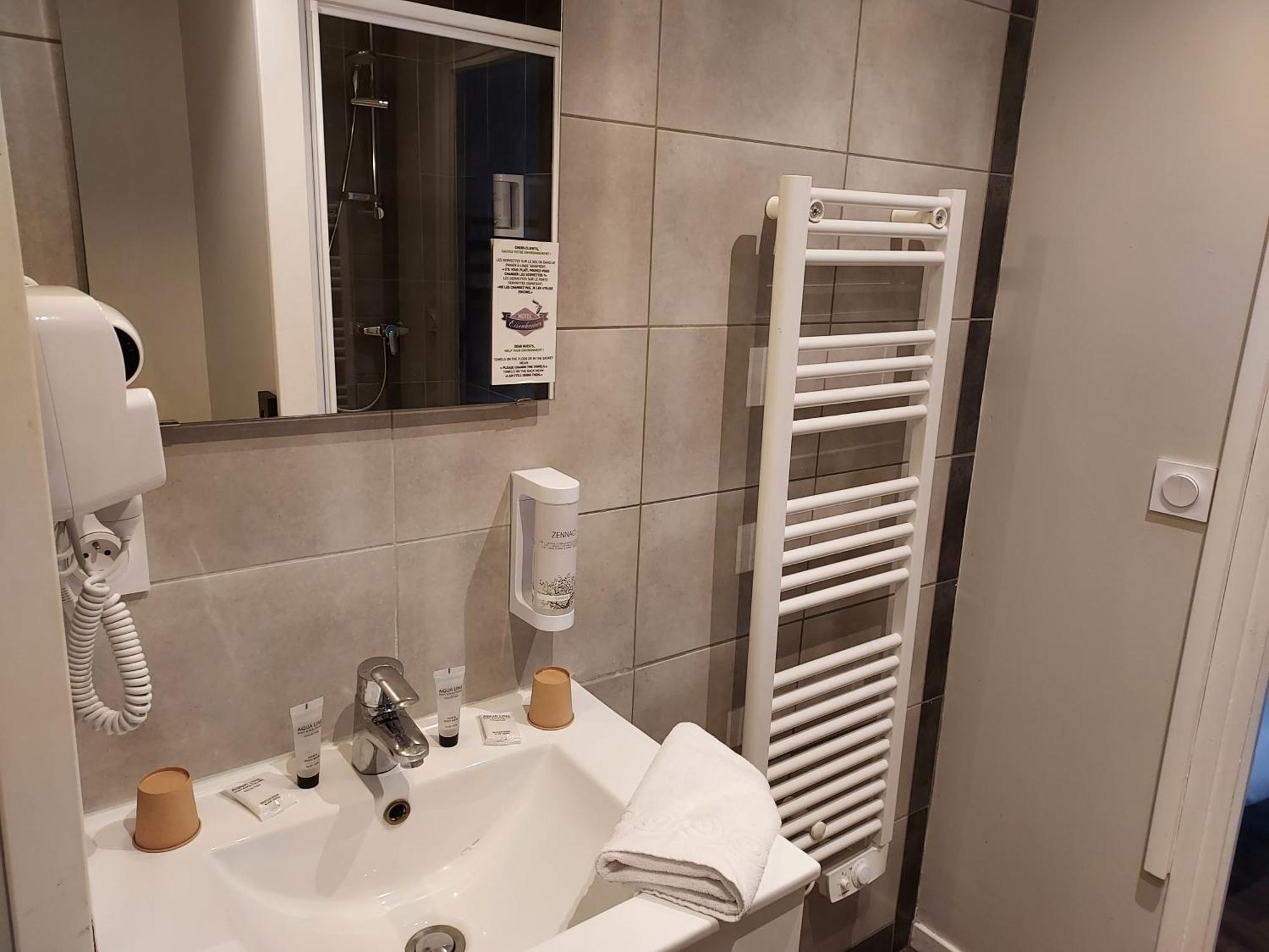 Hotel Eisenhower 2*