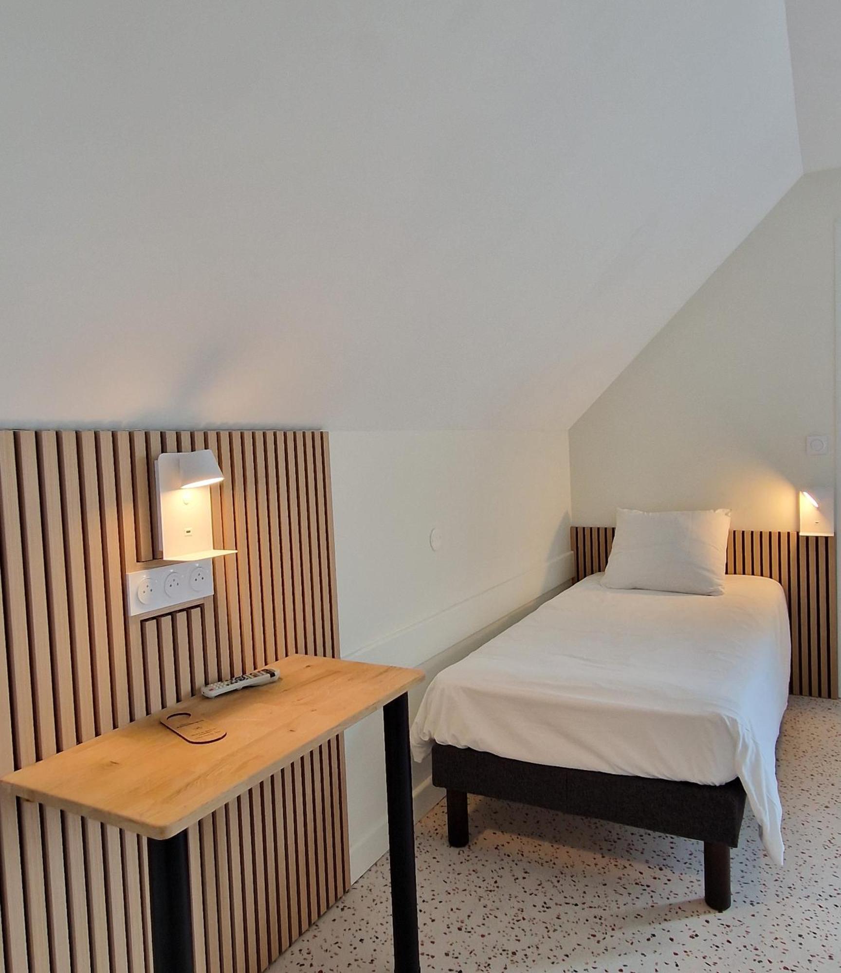 Eisenhower Hotel 2*